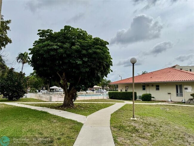 Building Photo - 1810 N Lauderdale Ave