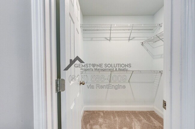 Building Photo - 714 Hahn Ct