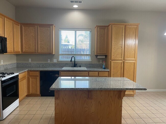 Building Photo - Ideal 4br/2ba single story in Morada