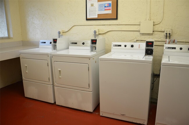 Building Photo - 255 S Cypress Rd