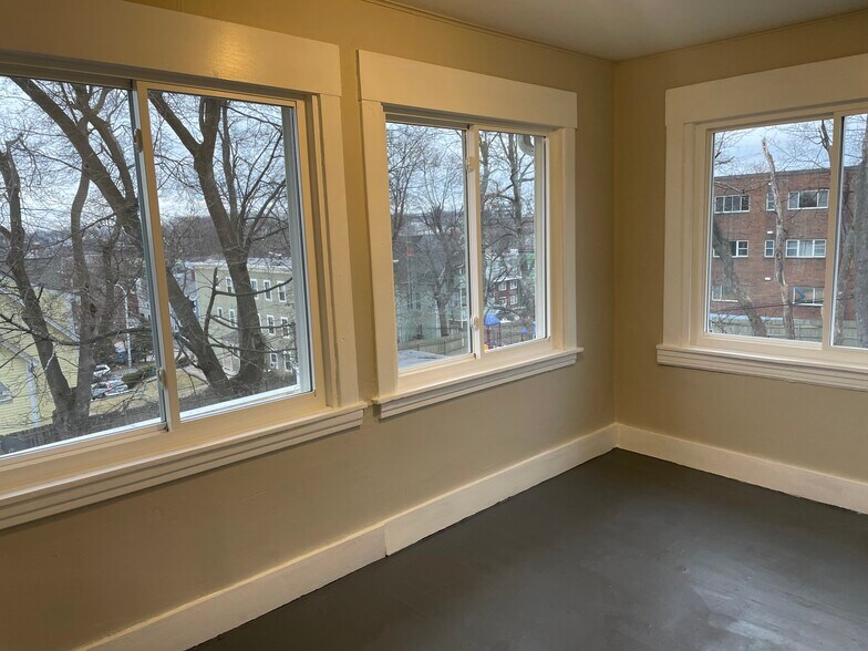 Building Photo - 24 Crown St