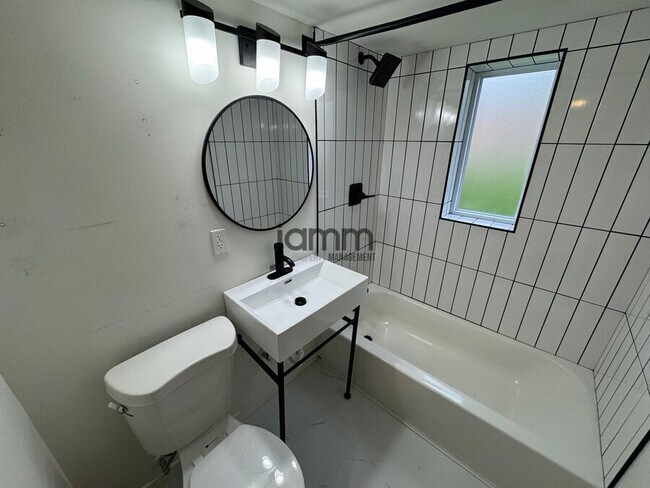 Building Photo - 18997 Hilliard Blvd