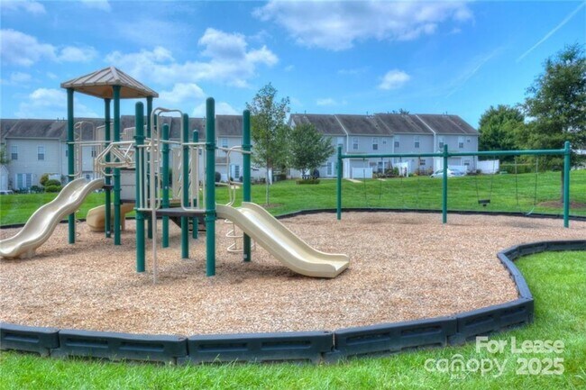 Building Photo - 17905 Delmas Dr