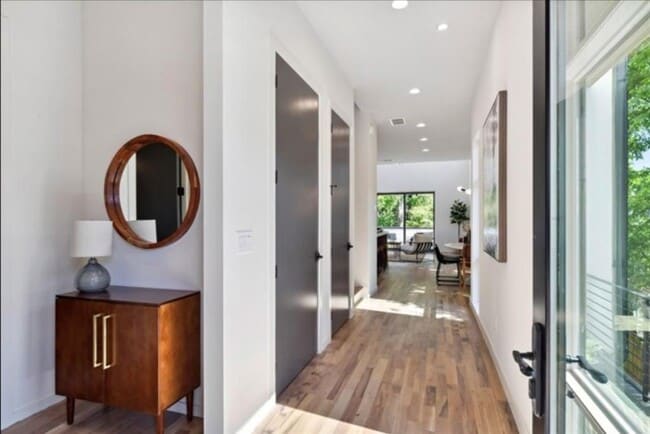 Building Photo - 536 Highland Ave NE