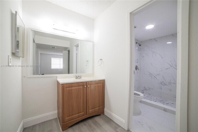 Building Photo - 4334 NW 9th Ave