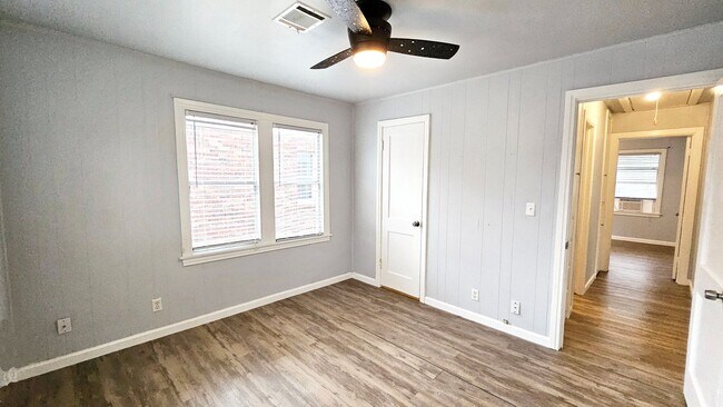 Building Photo - Home in Bethany Schools