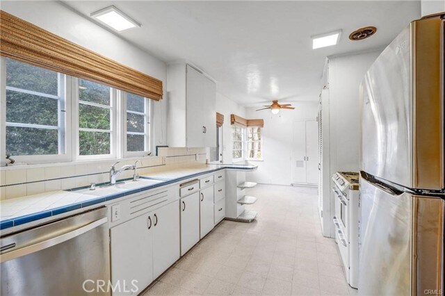 Building Photo - 2007 Glenneyre St