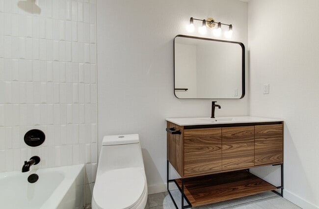 Building Photo - STUNNING Recently Remodeled in ZILKER 1bed...