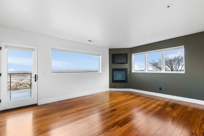 Building Photo - 302 NW Albemarle Terrace
