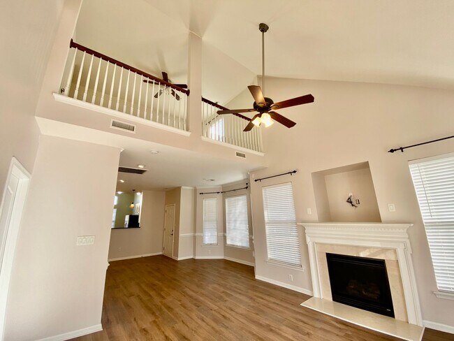 Building Photo - READY July 1st!! End-Unit Condo with Commu...