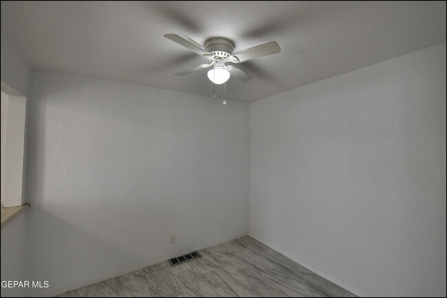 Building Photo - 8400 Parkland Dr