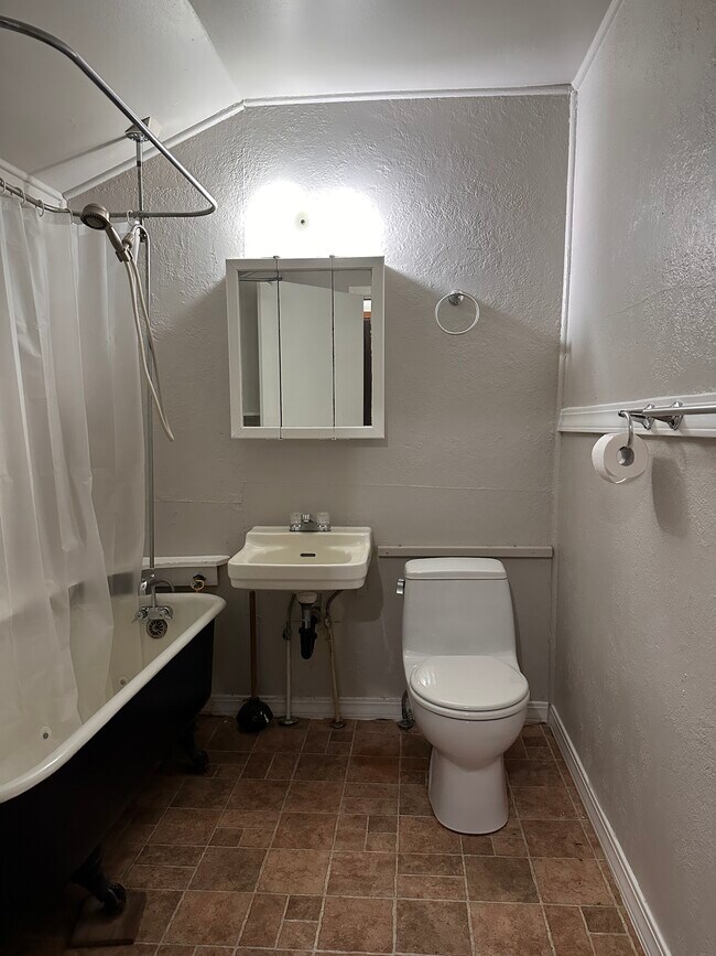 Building Photo - 256 4th St