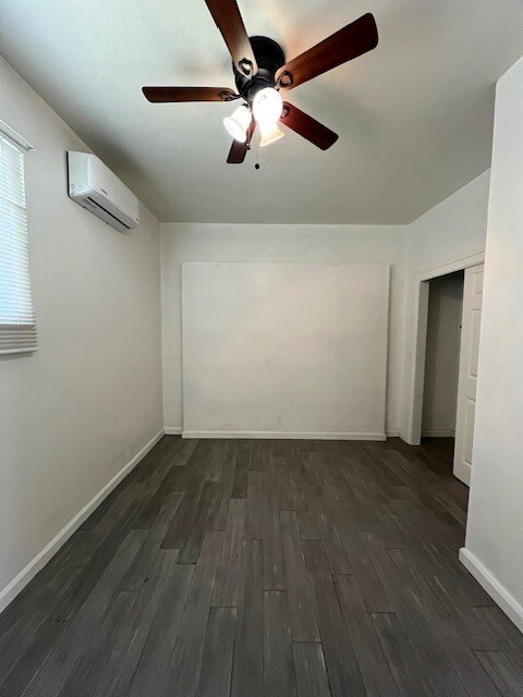 Building Photo - 644 W 4th Ave