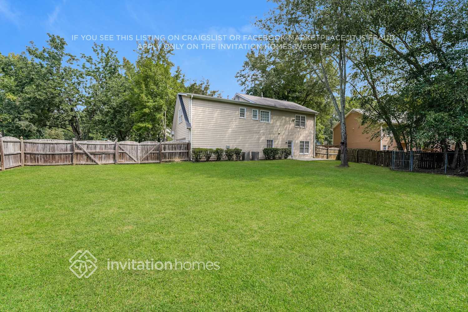 Building Photo - 2880 Park Chase Dr