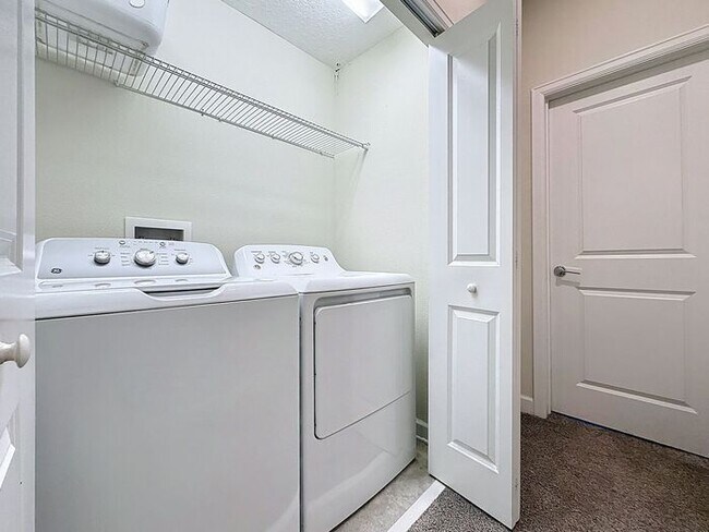 Building Photo - Beautiful Furnished townhome in Vistas of ...