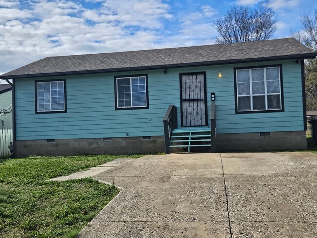 Building Photo - 1830 N Troost Ave