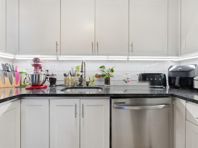 Building Photo - 219 Bloomfield St