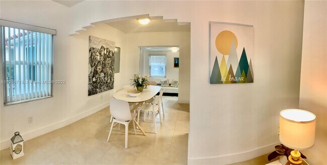 Building Photo - 2724 SW 34th Ct