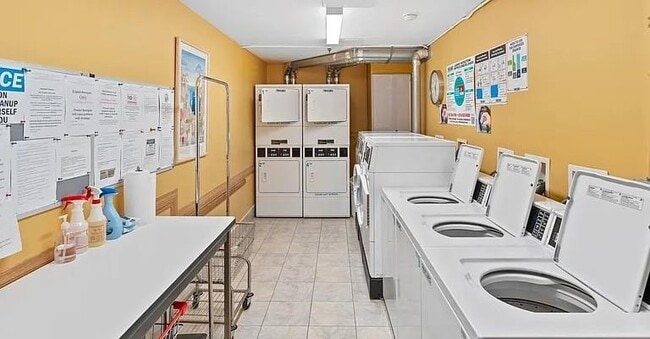 Building Photo - 16 N End Dr