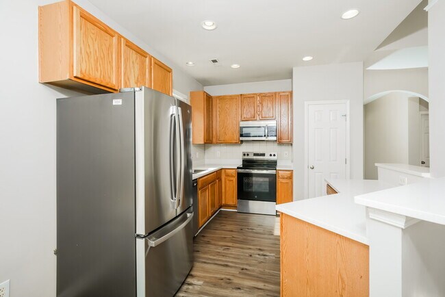 Building Photo - 802 Shefford Town Dr