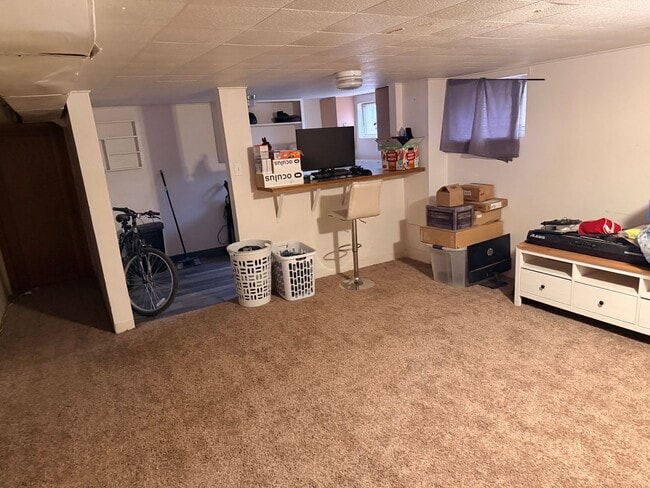 Building Photo - Spacious and Updated 4 Bed, 2 bath!!