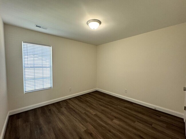 Building Photo - ~~ "Brand New" 3-bedroom 2 bath home in Bu...