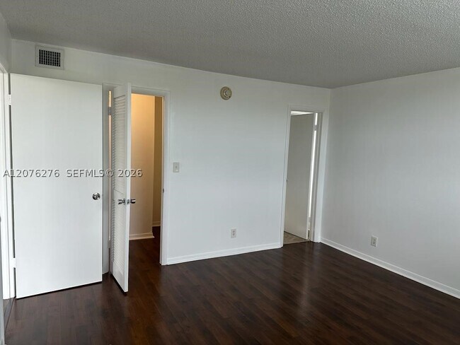 Building Photo - 500 Executive Center Dr
