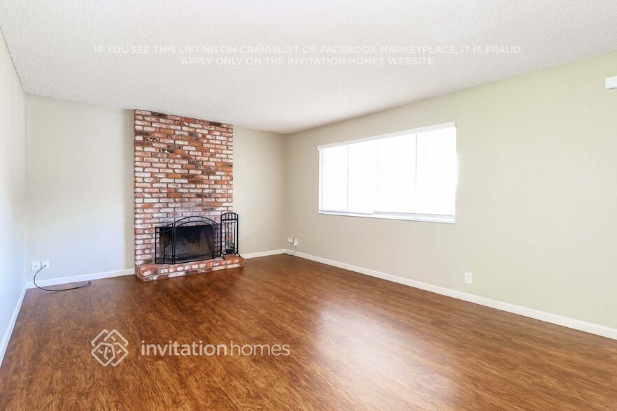 Building Photo - 563 Burlington Dr