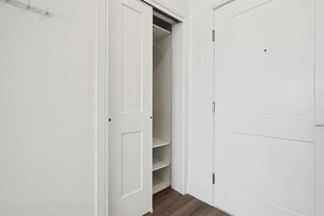 Building Photo - 32 Jones St