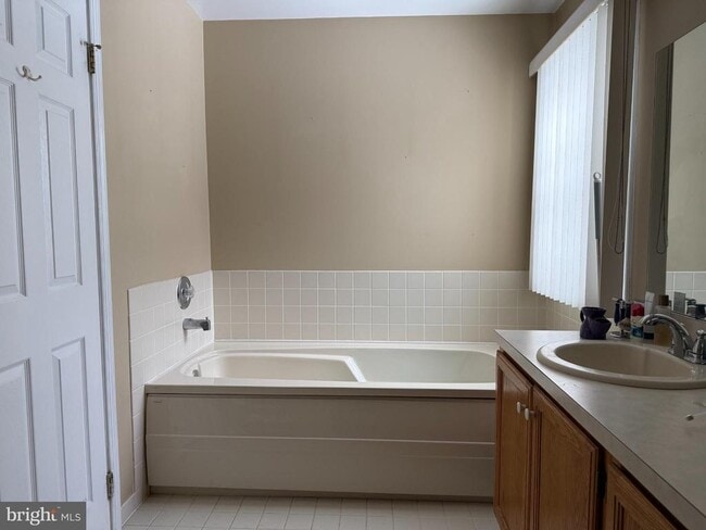 Building Photo - 3 Nathan Ct