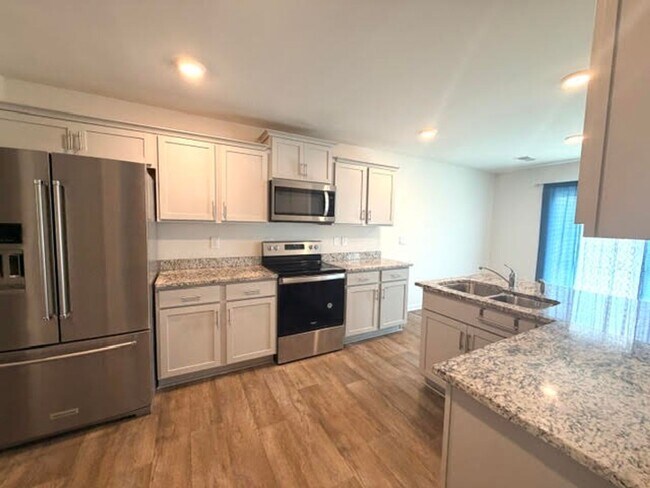 Building Photo - 526 Leven Dr