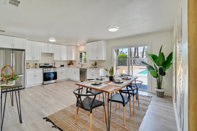 Building Photo - 74398 Myrsine Ave