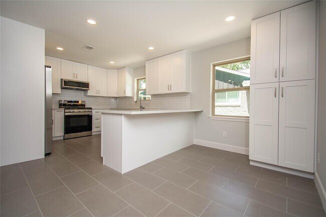 Building Photo - 6810 Northampton Way