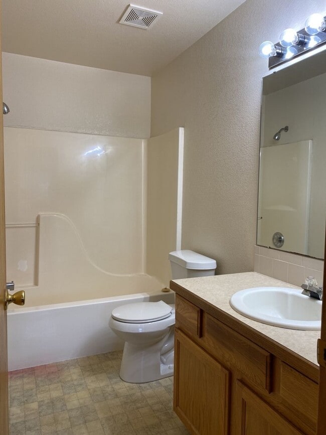 Building Photo - 3 Bed, 2 Bath Duplex in West Fort Collins close to Foothills