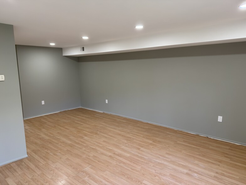 Building Photo - 9926 Haldeman Ave