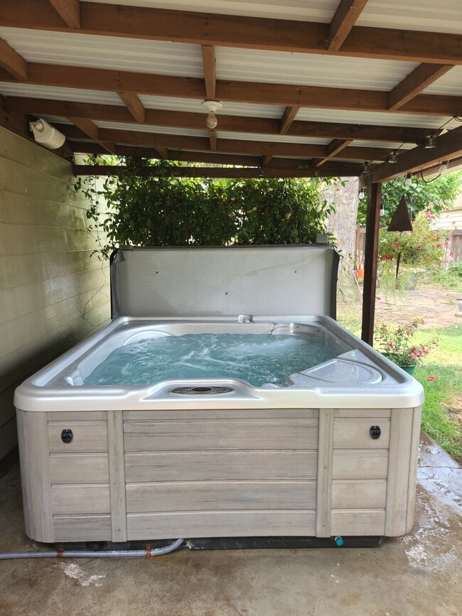 backyard hot tub - 6845 N Atlantic Ave
