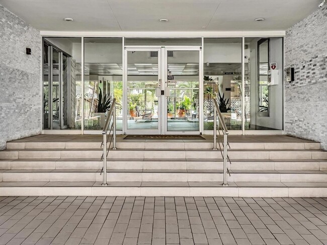 Building Photo - 401 Golden Isles Dr