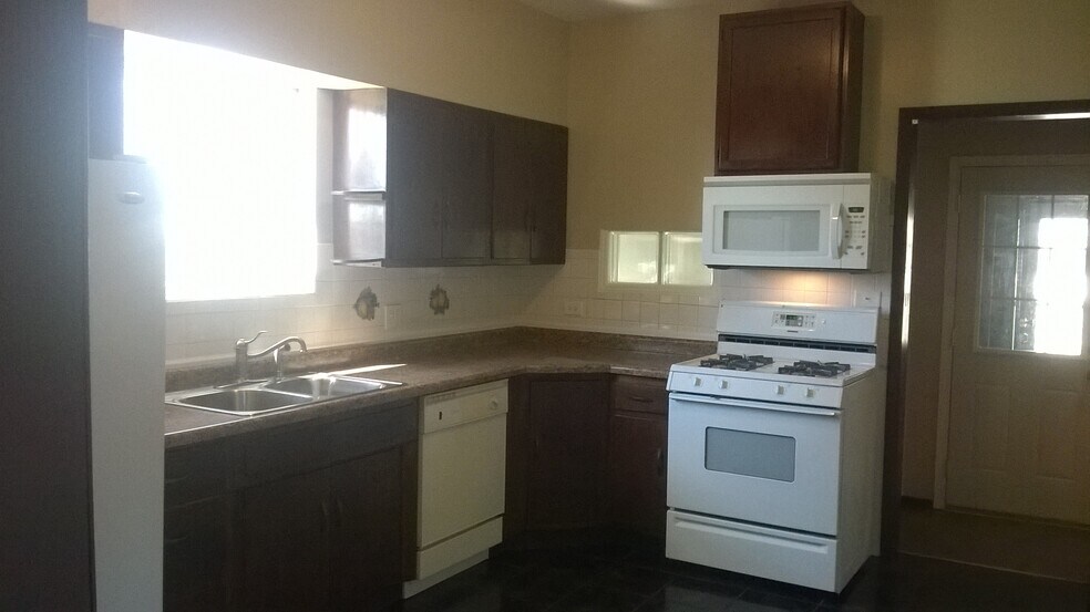 Building Photo - 488 Columbia Ave