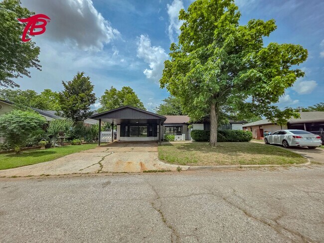 Building Photo - Charming 4-Bedroom Home with Spacious Yard