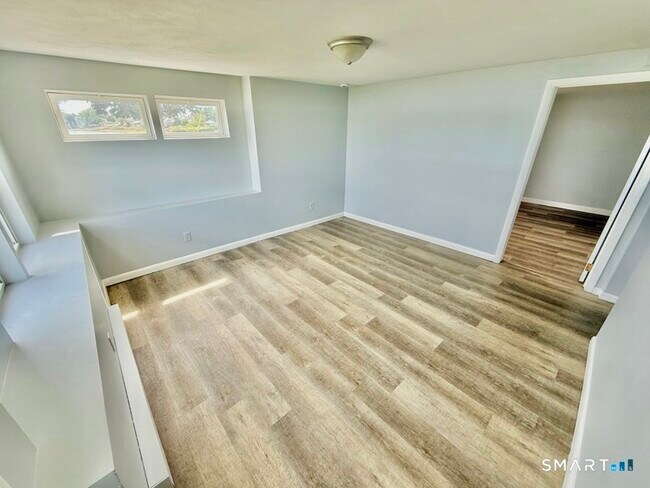 Building Photo - 3 Bayview Pl
