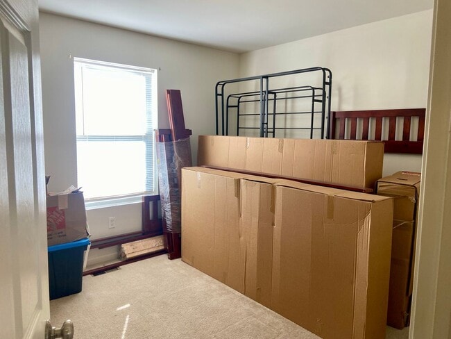 Building Photo - 27 E Imperial Dr