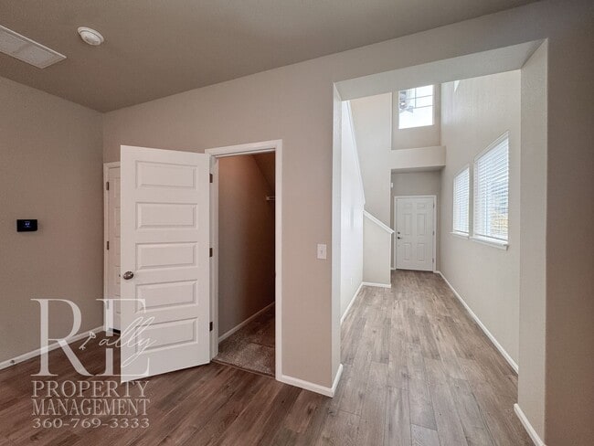 Building Photo - Warm & Inviting 4-Bedroom Home with Vaulted Ceilings, Loft, Fireplace & Fenced Backyard