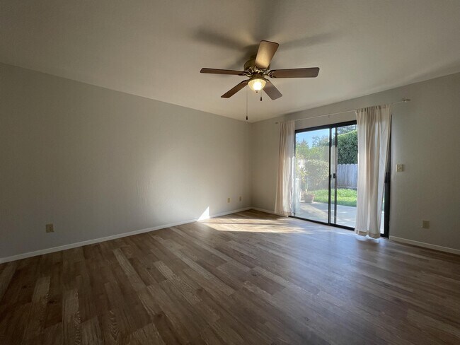 Building Photo - 1817 Heron Ln