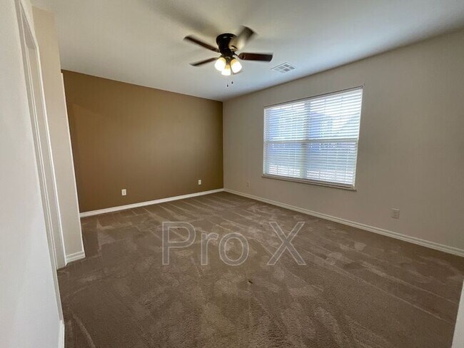 Building Photo - 408 Carson Way