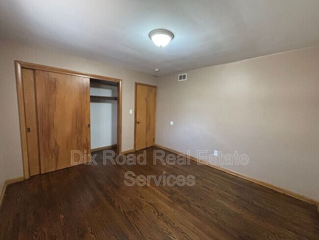 Building Photo - 110 N Heinkel Rd