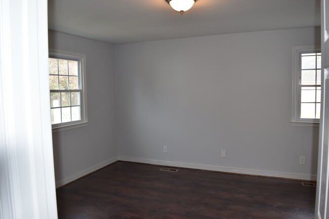 Building Photo - 1218 Dana Ln