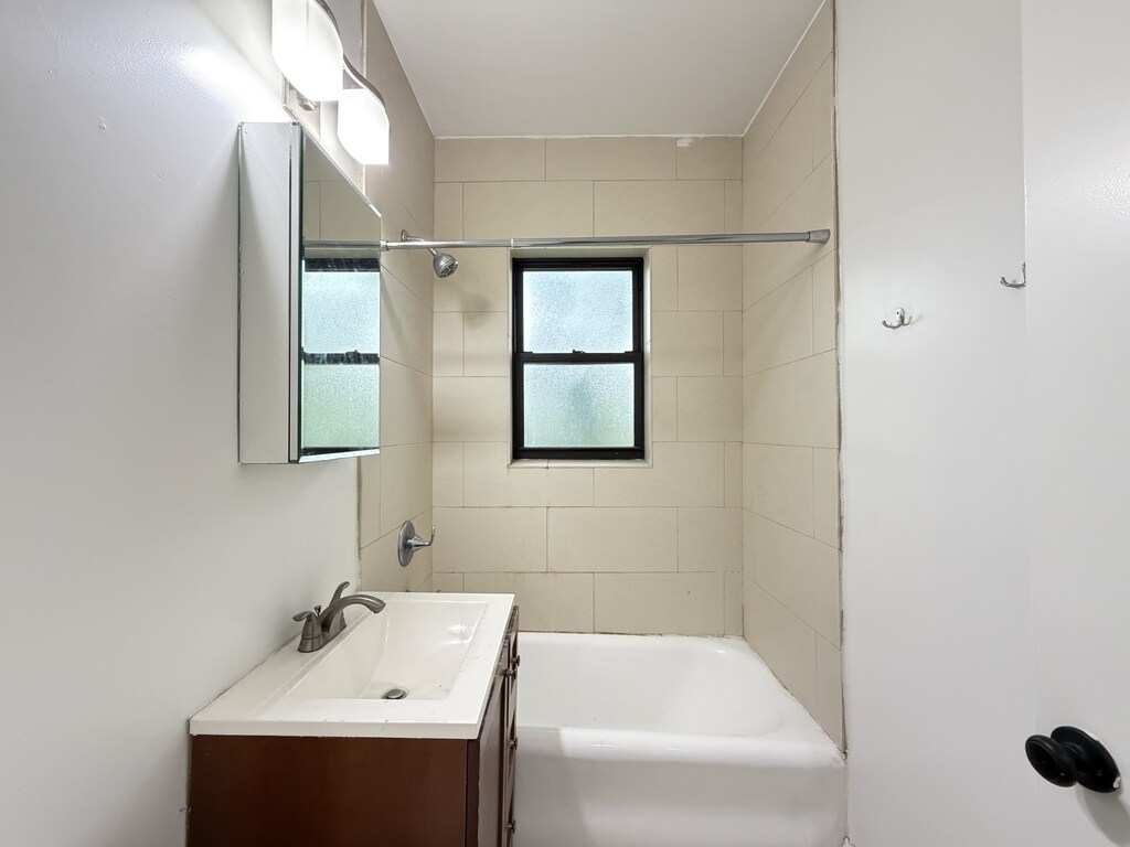 Building Photo - 4125 N Ashland Ave