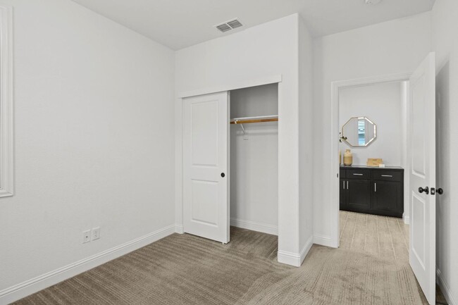 Building Photo - 4 Bedroom Upscale Rocklin Home Available NOW