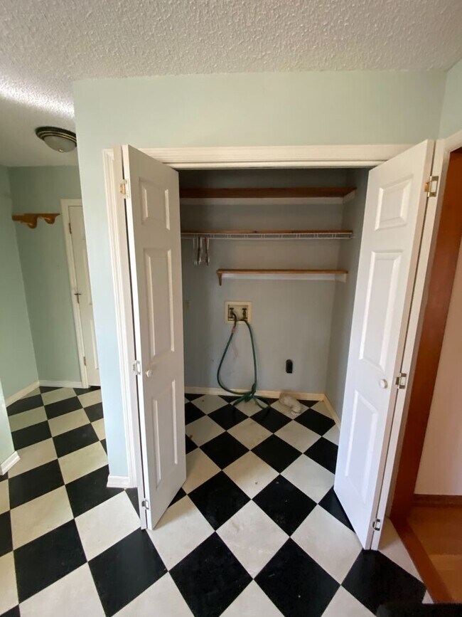 Building Photo - 2 Bed 2 Bath Home in Whites Creek. 20 minu...