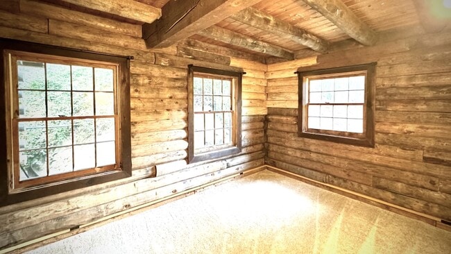 Building Photo - 615 Falls Dr